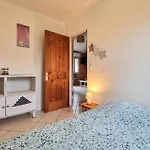 Hébergement de vacances 2 Bedroom Awesome In Eyraud-crempse-maurens