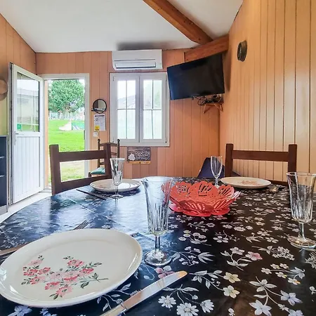 2 Bedroom Cozy In Eyraud-crempse-maurens Vakantiehuis La Ressegue