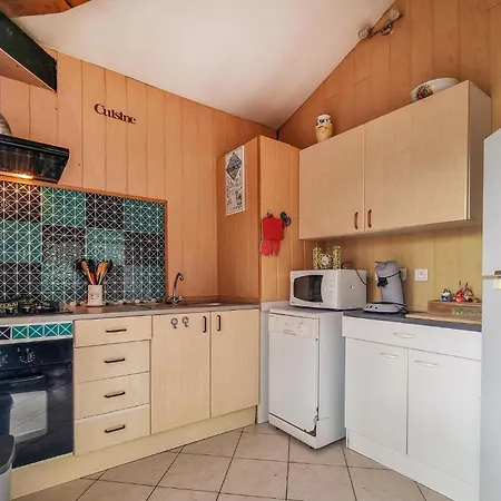 2 Bedroom Cozy In Eyraud-crempse-maurens Vakantiehuis