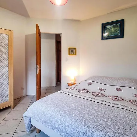 2 Bedroom Cozy In Eyraud-crempse-maurens Vakantiehuis