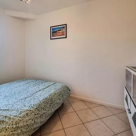 2 Bedroom Cozy In Eyraud-crempse-maurens Vakantiehuis La Ressegue