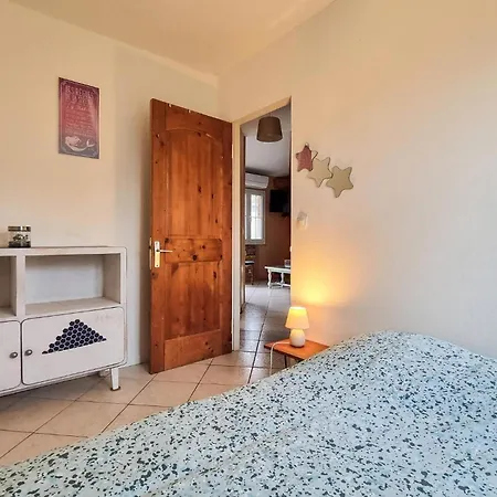 Vakantiehuis Stunning In Eyraud-crempse-maurens