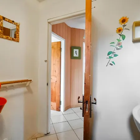 2 Bedroom Cozy In Eyraud-crempse-maurens Vakantiehuis La Ressegue